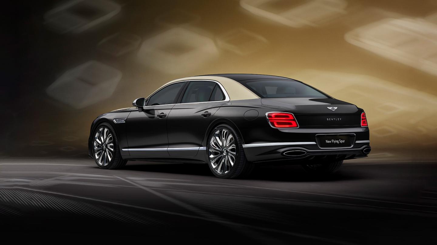 Rear profile of the new Bentley Flying Spur Speed in Tourmaline Green 