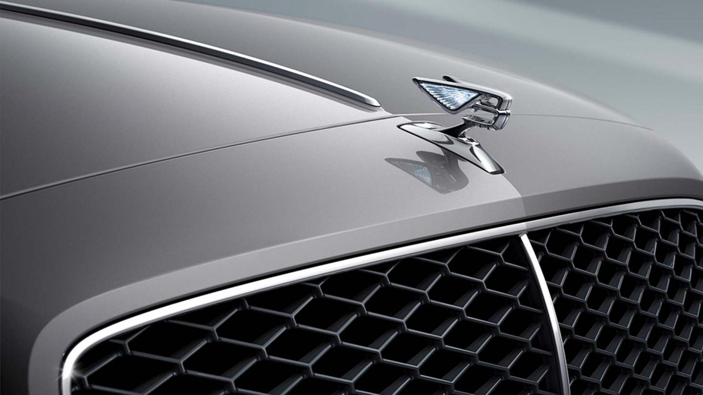 Close up of the Flying B of the new hybrid Flying Spur