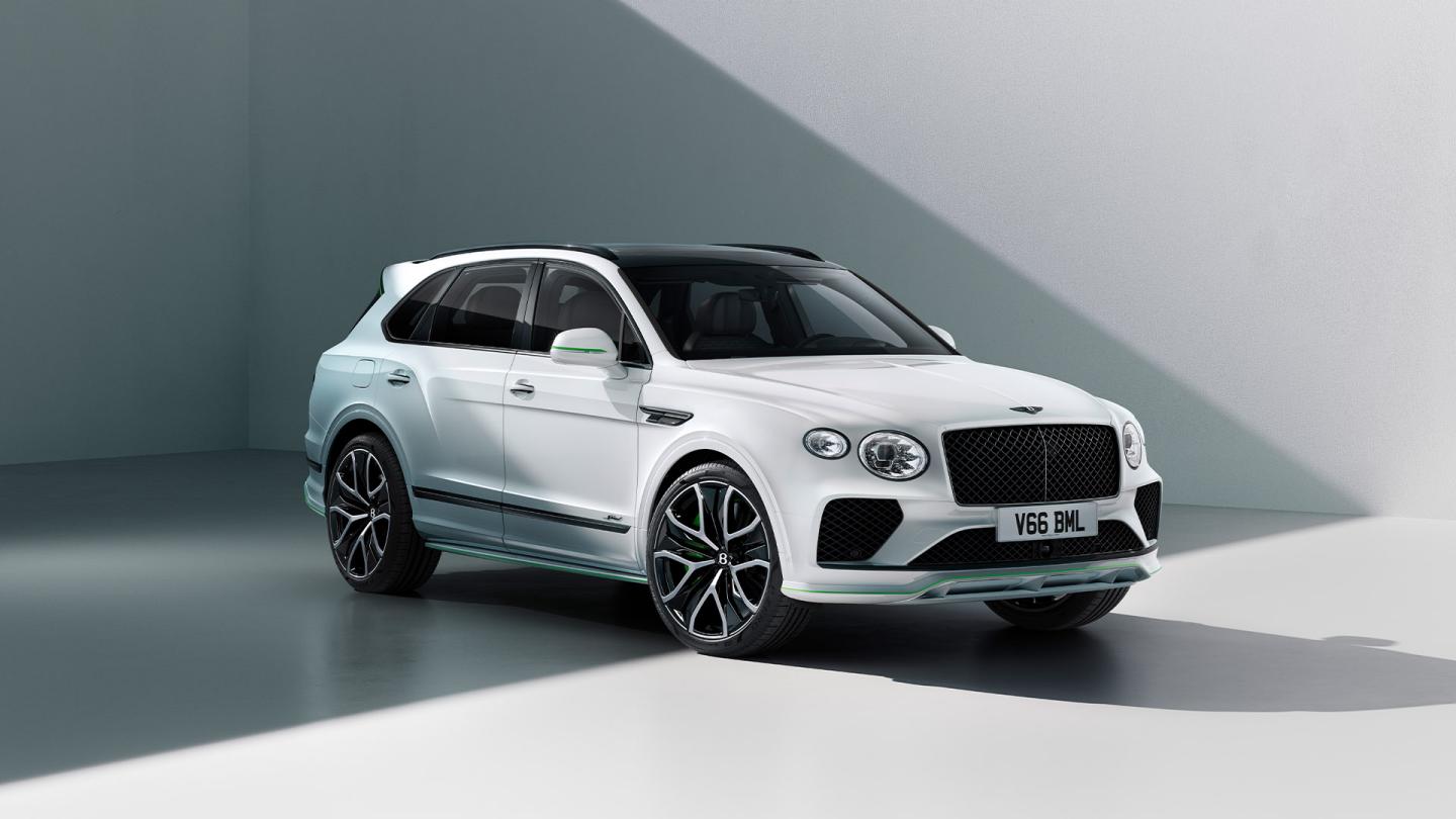 Front 3/4 view of the Bentayga Speed in Snow Quartz by Mulliner exterior paint with the Bentayga Styling Specification and 23" Directional Wheels.
