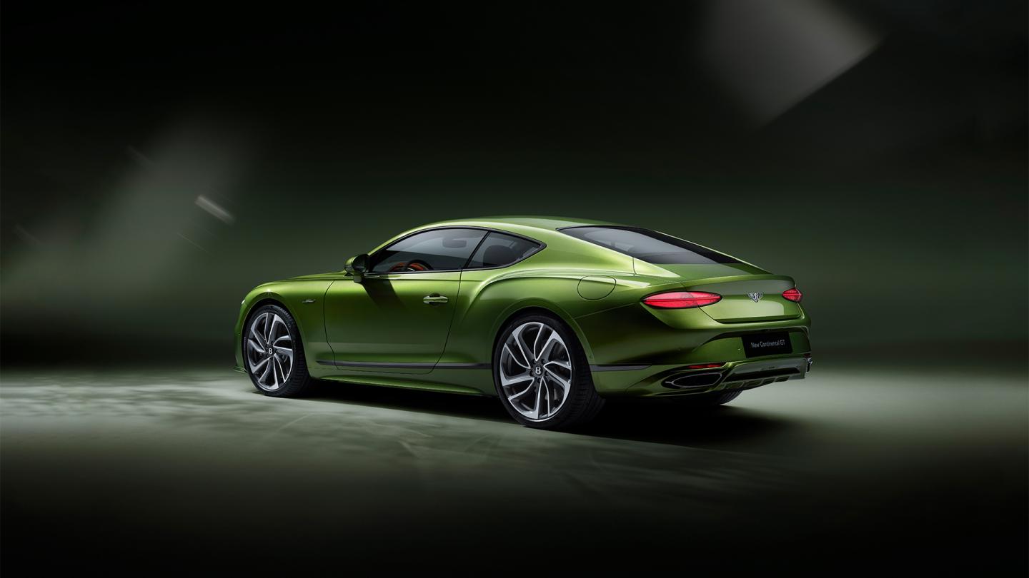 Rear three quarter of the new hybrid Continental GT Speed in Tourmaline Green with Blackline Specification and 21 inch directional and diamond cut Speed wheels