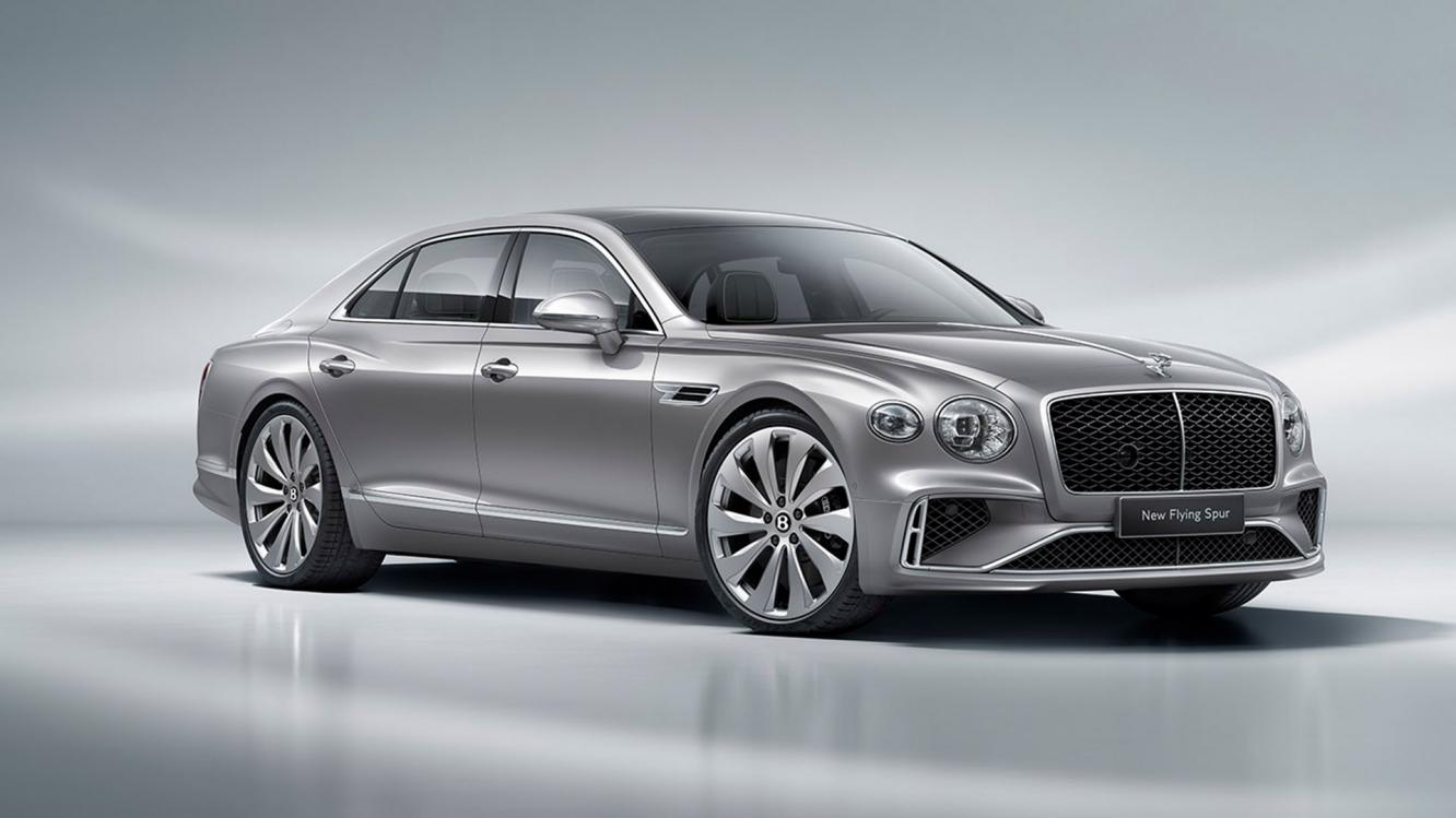 Front three quarter of the new hybrid Bentley Flying Spur featuring a Moonbeam exterior and 22' directional polished wheels