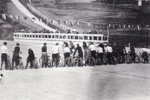 image of W.O Bentley racing Quadrand motorcycle in 1907